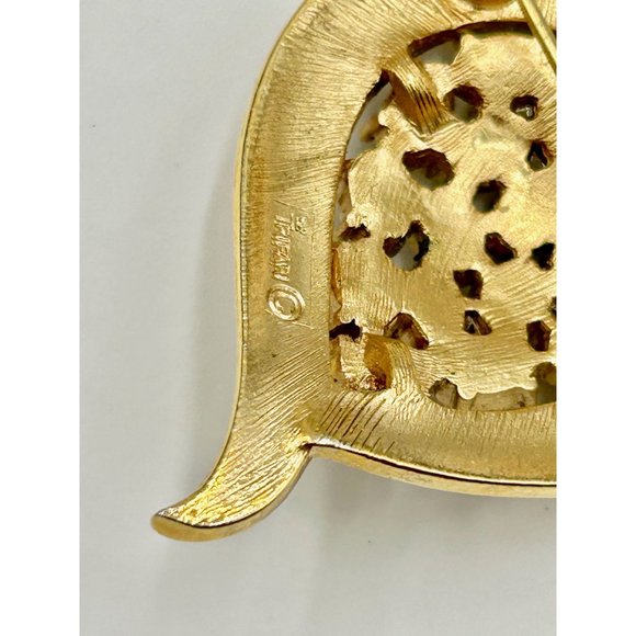 Vintage Signed TRIFARI Leaf Heart Pin Brooch Textured Gold Tone Clear Stones - Picture 5 of 6